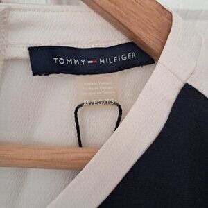 Tommy Hilfiger Women's Sleeveless Navy and White Crewneck Blouse